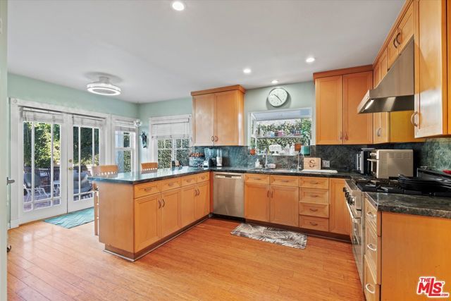 925 Dickson Street, Marina Del Rey, CA 90292