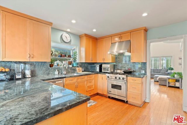 925 Dickson Street, Marina Del Rey, CA 90292