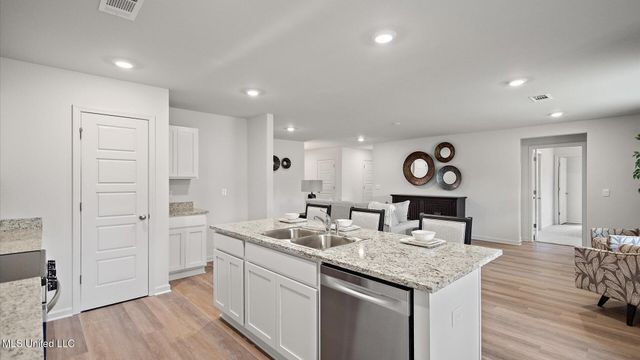 260 Raulston Drive, Byram, MS 39272