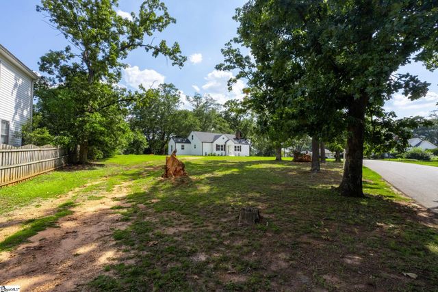 9 Willow Springs Drive, Greenville, SC 29607