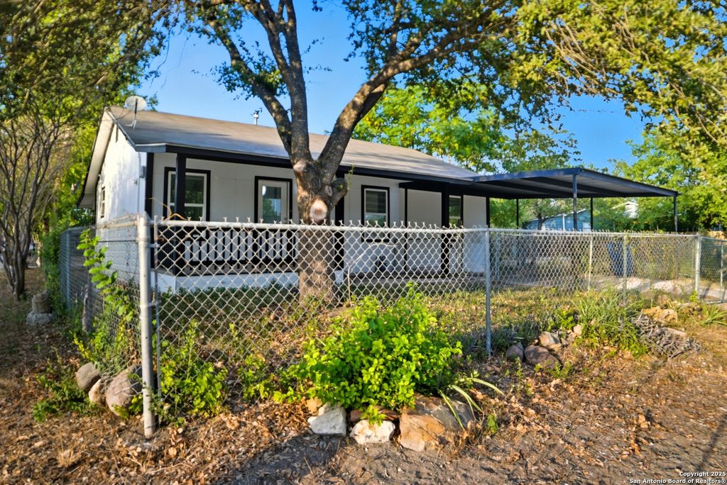 439 Grosvenor, San Antonio, TX 78221