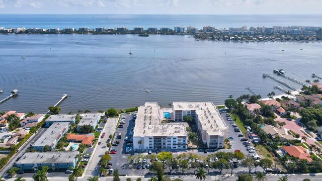 1502 S Lakeside Drive 118, Lake Worth Beach, FL 33460