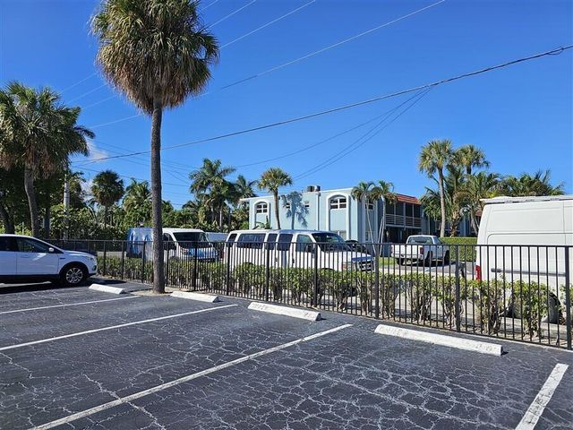 1502 S Lakeside Drive 118, Lake Worth Beach, FL 33460