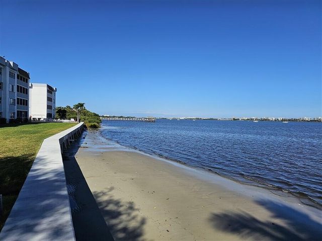 1502 S Lakeside Drive 118, Lake Worth Beach, FL 33460