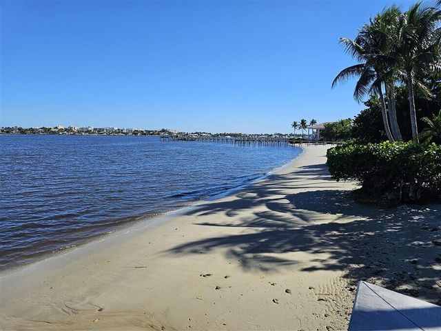 1502 S Lakeside Drive 118, Lake Worth Beach, FL 33460