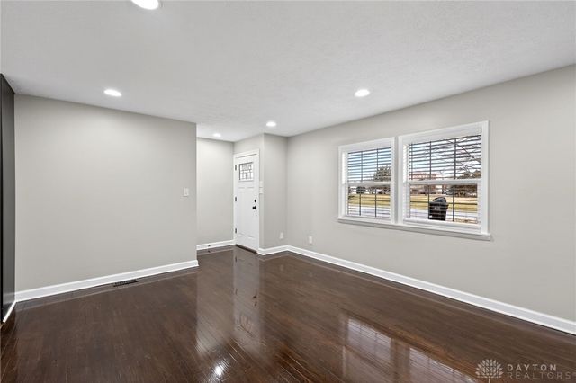 212 Robert Lane, Xenia, OH 45385