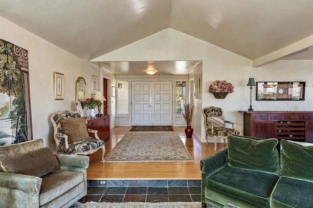 290 Skycrest Drive, Ashland, OR 97520