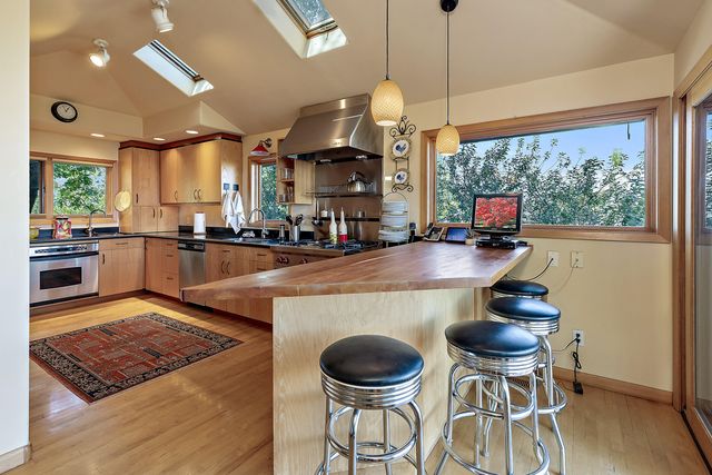 290 Skycrest Drive, Ashland, OR 97520