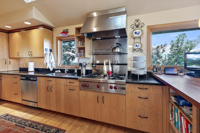 290 Skycrest Drive, Ashland, OR 97520