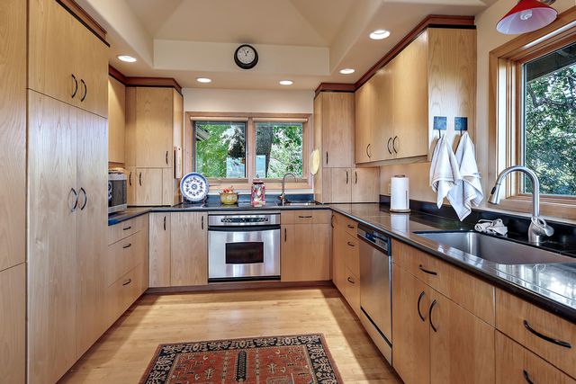 290 Skycrest Drive, Ashland, OR 97520