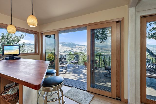 290 Skycrest Drive, Ashland, OR 97520