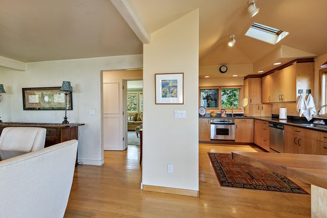 290 Skycrest Drive, Ashland, OR 97520