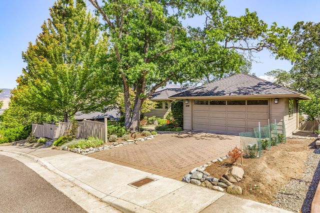 290 Skycrest Drive, Ashland, OR 97520