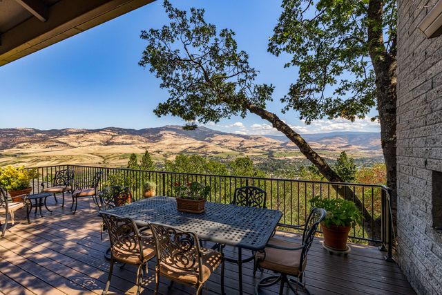 290 Skycrest Drive, Ashland, OR 97520