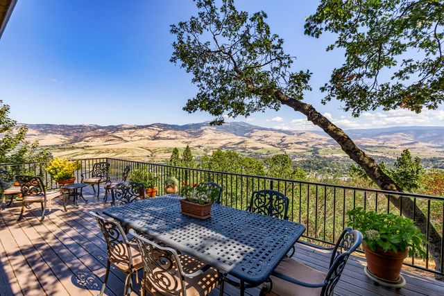 290 Skycrest Drive, Ashland, OR 97520