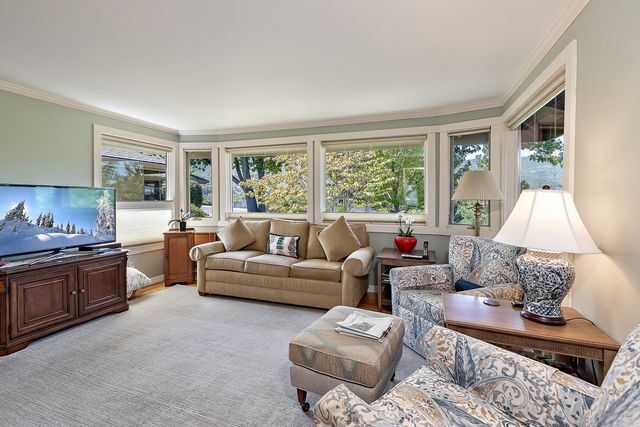 290 Skycrest Drive, Ashland, OR 97520