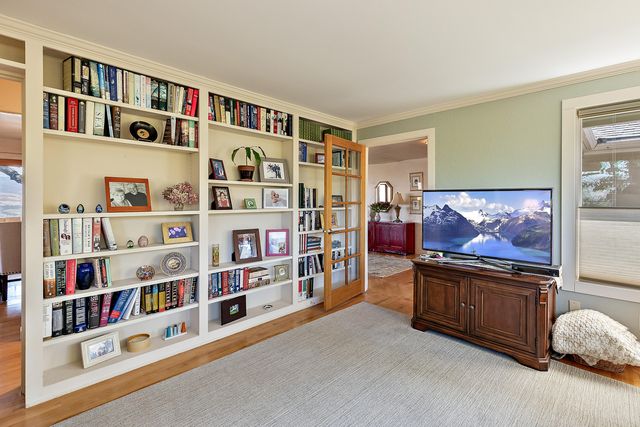 290 Skycrest Drive, Ashland, OR 97520