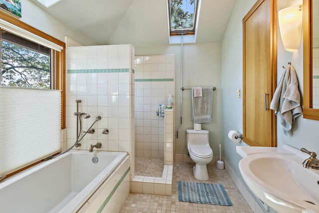 290 Skycrest Drive, Ashland, OR 97520