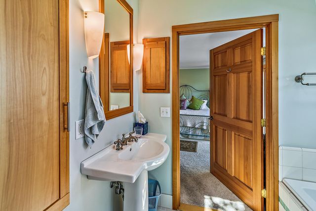 290 Skycrest Drive, Ashland, OR 97520