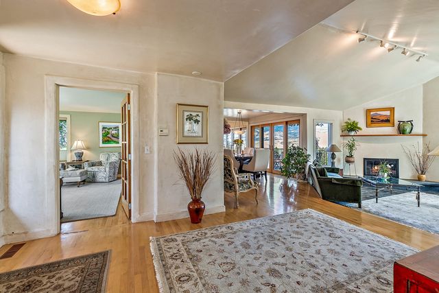 290 Skycrest Drive, Ashland, OR 97520