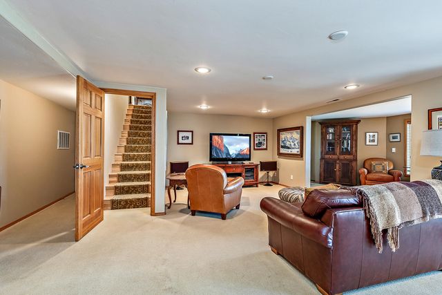 290 Skycrest Drive, Ashland, OR 97520