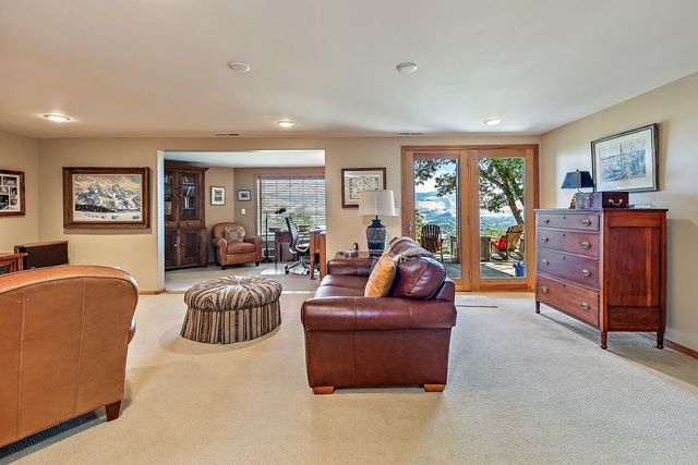 290 Skycrest Drive, Ashland, OR 97520