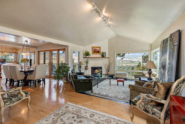 290 Skycrest Drive, Ashland, OR 97520