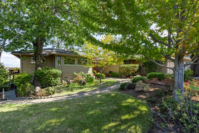 290 Skycrest Drive, Ashland, OR 97520