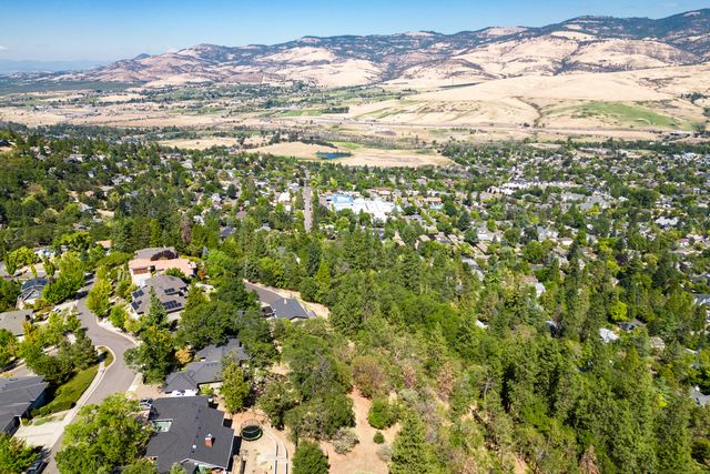 290 Skycrest Drive, Ashland, OR 97520