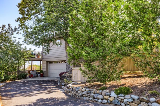 290 Skycrest Drive, Ashland, OR 97520