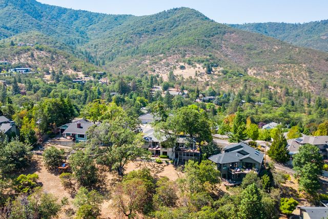 290 Skycrest Drive, Ashland, OR 97520