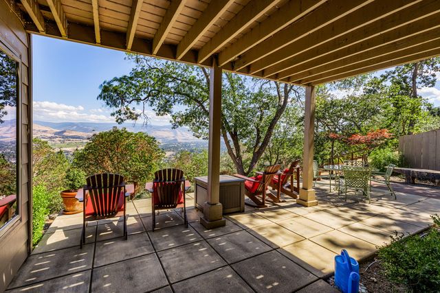 290 Skycrest Drive, Ashland, OR 97520