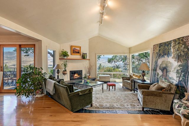 290 Skycrest Drive, Ashland, OR 97520