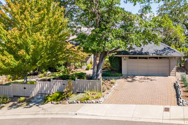 290 Skycrest Drive, Ashland, OR 97520