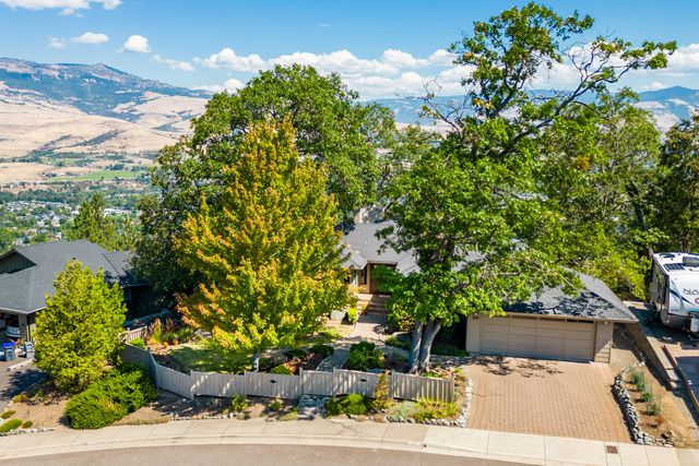 290 Skycrest Drive, Ashland, OR 97520