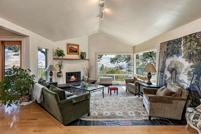 290 Skycrest Drive, Ashland, OR 97520