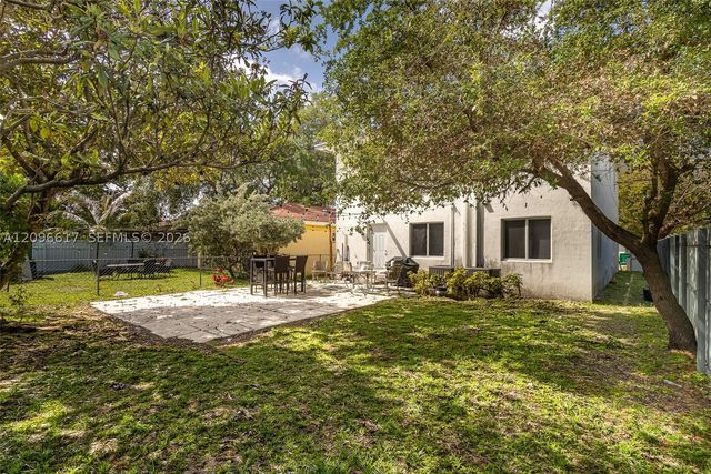 2132 NW 47th St, Miami, FL 33142