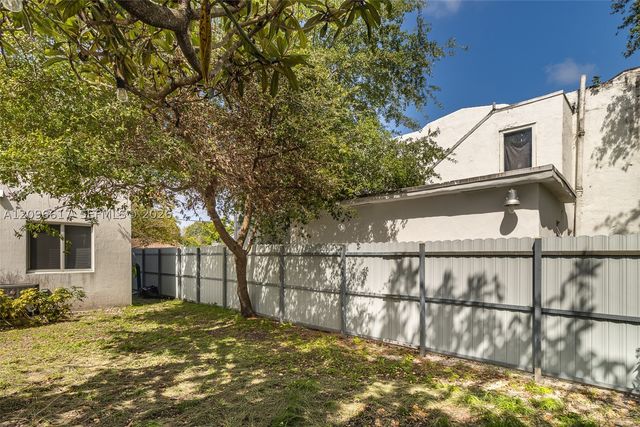 2132 NW 47th St, Miami, FL 33142
