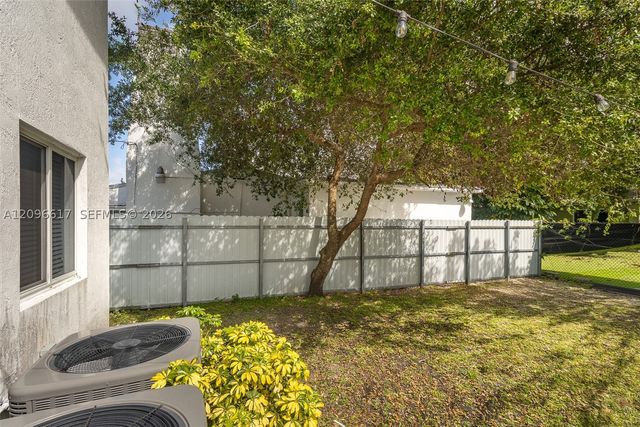 2132 NW 47th St, Miami, FL 33142