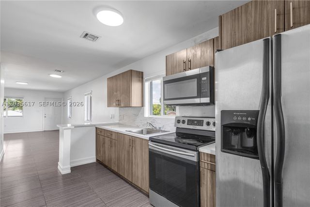 2132 NW 47th St, Miami, FL 33142