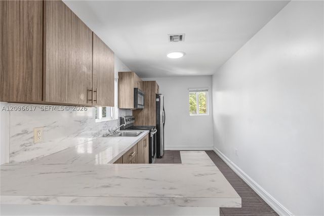2132 NW 47th St, Miami, FL 33142