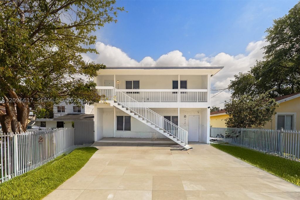 2132 NW 47th St, Miami, FL 33142