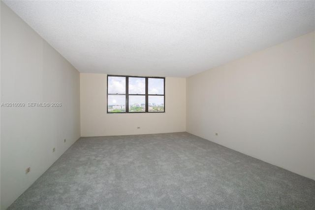 1800 NE 114th St 1502, Miami, FL 33181