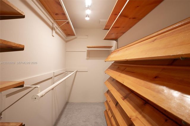 1800 NE 114th St 1502, Miami, FL 33181