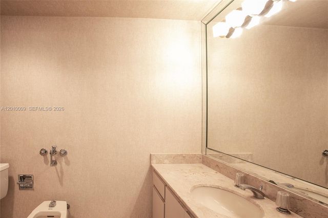 1800 NE 114th St 1502, Miami, FL 33181