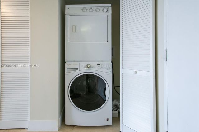 1800 NE 114th St 1502, Miami, FL 33181