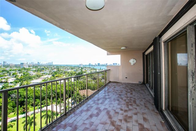 1800 NE 114th St 1502, Miami, FL 33181