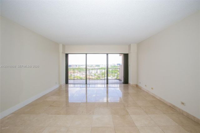 1800 NE 114th St 1502, Miami, FL 33181