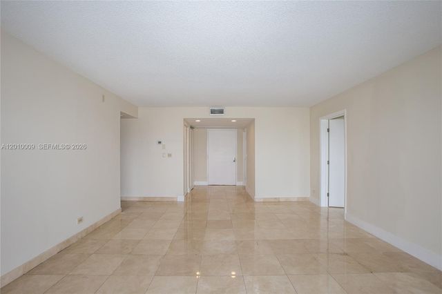 1800 NE 114th St 1502, Miami, FL 33181