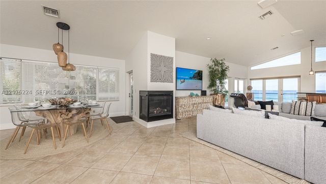 302 Balboa St 0, Hollywood, FL 33019